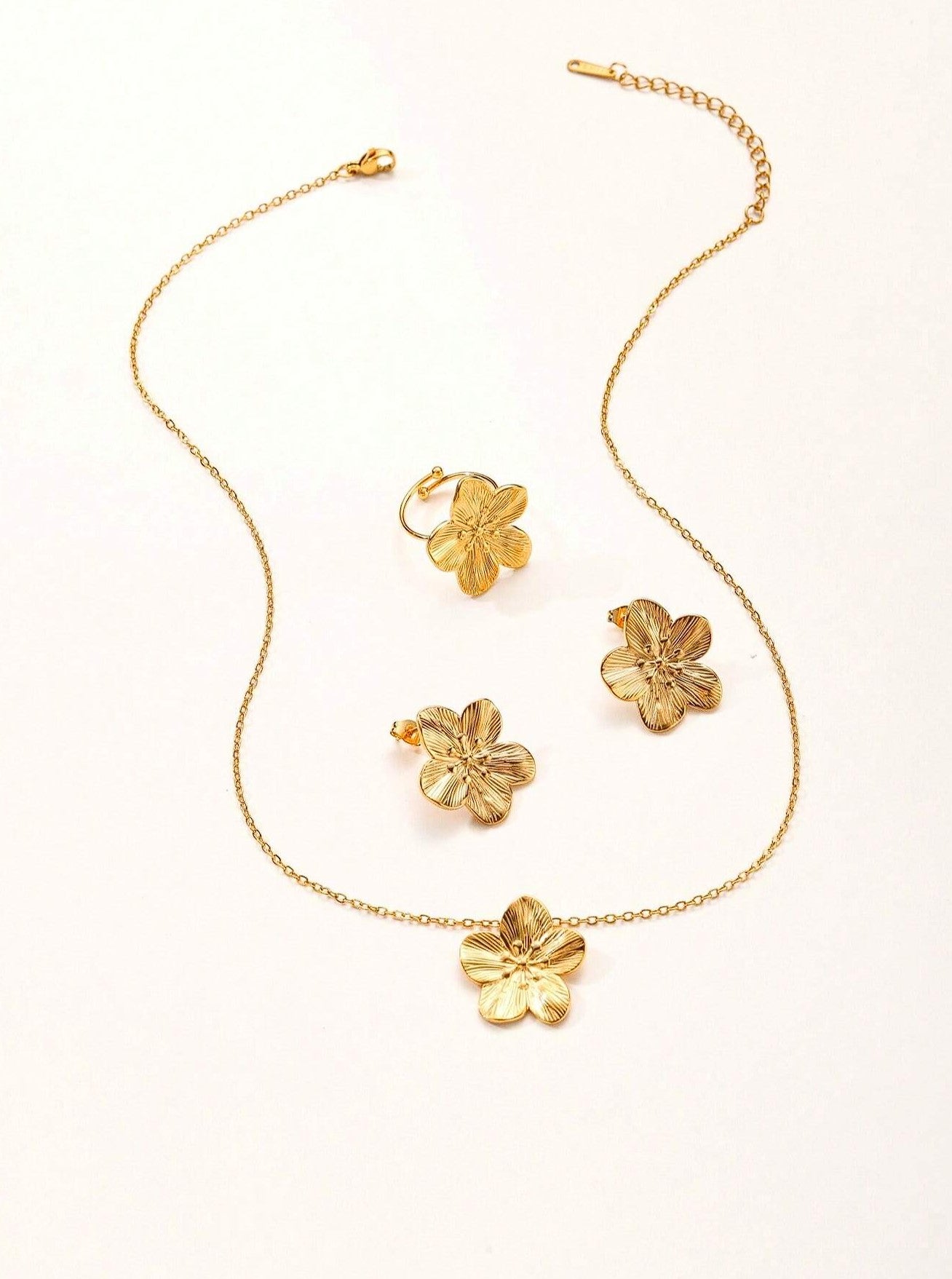 Hera 18K Gold Plated Flower Necklace